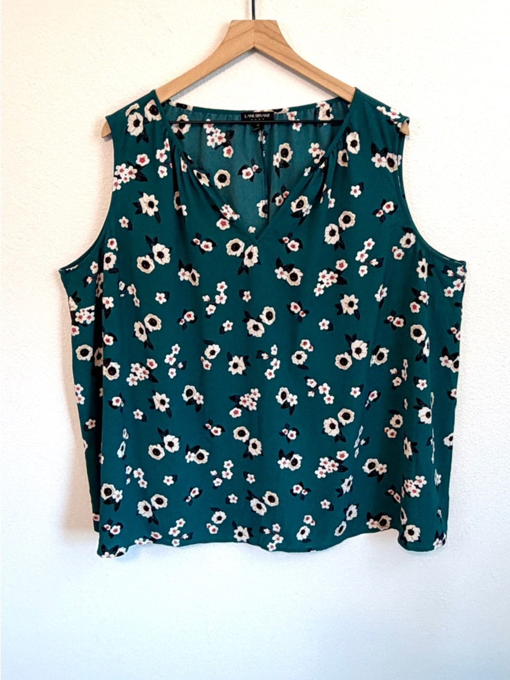 Lane Bryant Teal Floral Sleeveless V-Neck Blouse